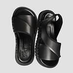 人気ブランドメンズサンダル【2025年春夏】“最高の履き心地”厚底モデルや本革の上品サンダル｜写真23