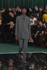 グッチ2025-26年秋冬コレクション - メゾンの時代を巡る旅｜写真38