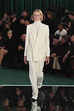 グッチ2025-26年秋冬コレクション - メゾンの時代を巡る旅｜写真59