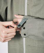 デサントからハンティングワールドの防水・防風ハードシェルジャケット、ナチュラルなリネン風素材で｜写真8