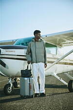 デサントからハンティングワールドの防水・防風ハードシェルジャケット、ナチュラルなリネン風素材で｜写真7