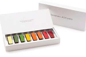 サダハル・アオキ・パリ2025年ホワイトデー“まるで化粧パレット”カラフルショコラやチョコマカロン