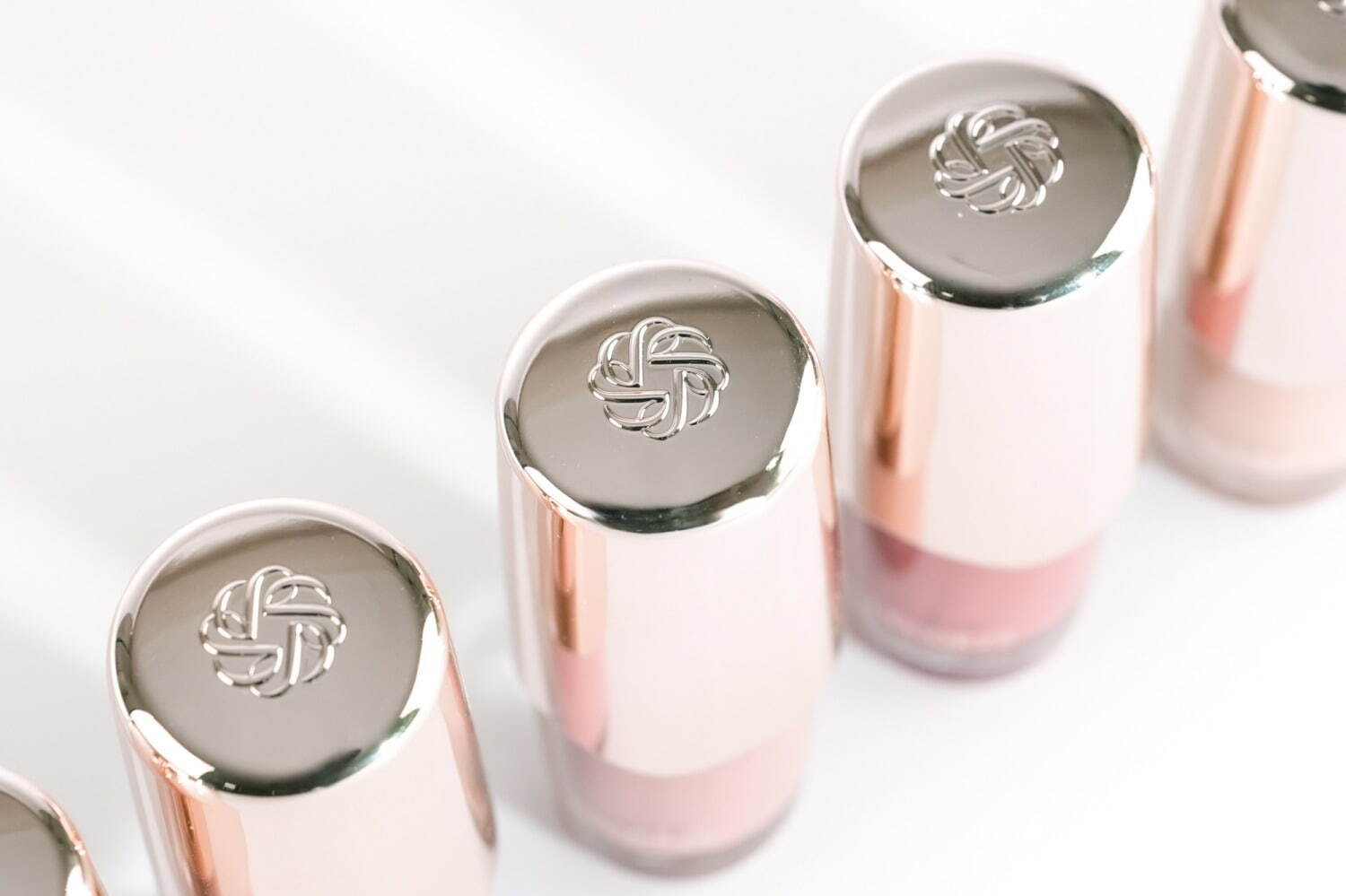 コスメデコルテ(DECORTÉ) 艶とベージュの気品｜写真5