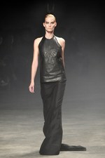 リック・オウエンス(RICK OWENS)のストイック＆ゴージャスな2011年春夏コレクション｜写真6