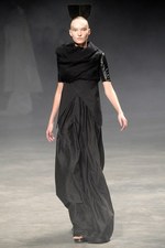 リック・オウエンス(RICK OWENS)のストイック＆ゴージャスな2011年春夏コレクション｜写真10