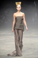 リック・オウエンス(RICK OWENS)のストイック＆ゴージャスな2011年春夏コレクション｜写真15