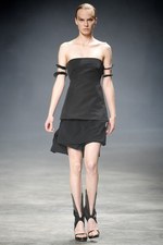 リック・オウエンス(RICK OWENS)のストイック＆ゴージャスな2011年春夏コレクション｜写真18