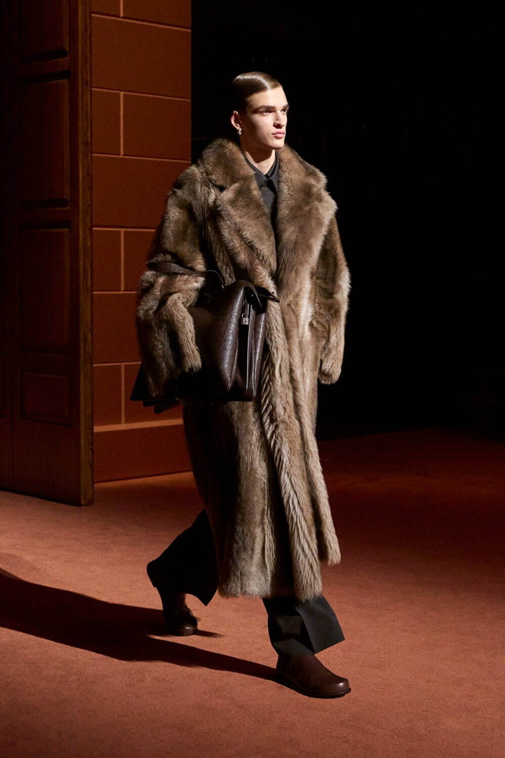 フェンディ(FENDI) 2025-26年秋冬ウィメンズ&メンズコレクション シルエット - 写真11