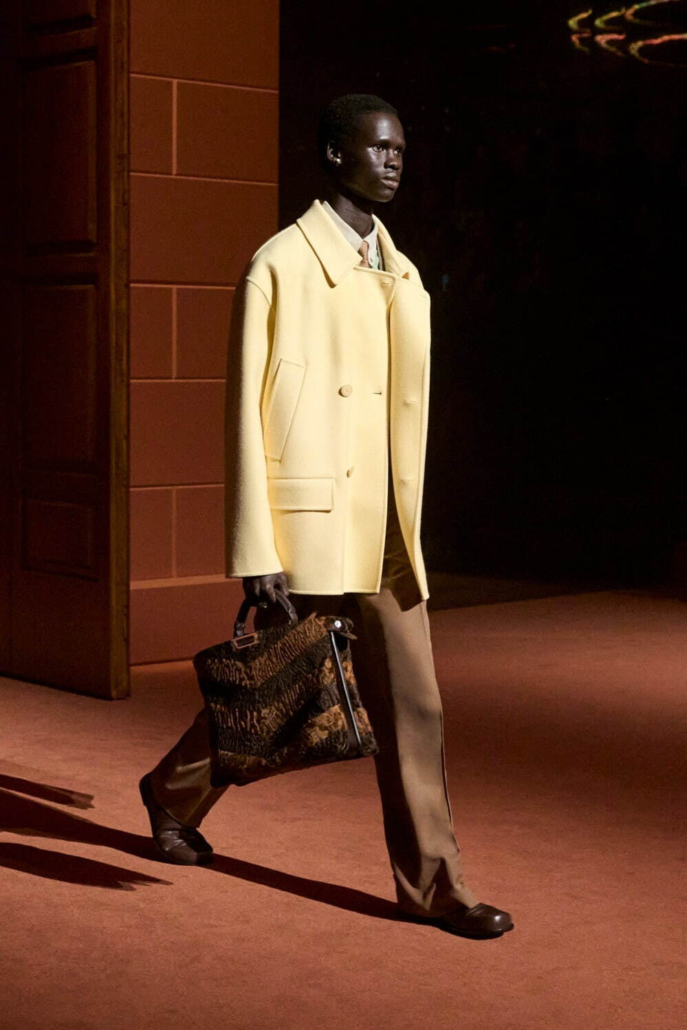 フェンディ(FENDI) 2025-26年秋冬ウィメンズ&メンズコレクション シルエット - 写真67