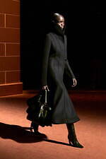 フェンディ 25-26年秋冬 コレクション - 100年の歴史と記憶を巡って｜写真6