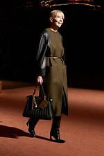 フェンディ 25-26年秋冬 コレクション - 100年の歴史と記憶を巡って｜写真15