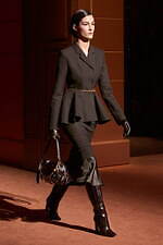 フェンディ 25-26年秋冬 コレクション - 100年の歴史と記憶を巡って｜写真54