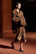 フェンディ 25-26年秋冬 コレクション - 100年の歴史と記憶を巡って｜写真63