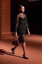 フェンディ 25-26年秋冬 コレクション - 100年の歴史と記憶を巡って｜写真79