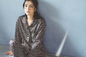 ワコール 睡眠科学×ミントデザインズ、“シックな星柄”やストライプのくつろぎパジャマ