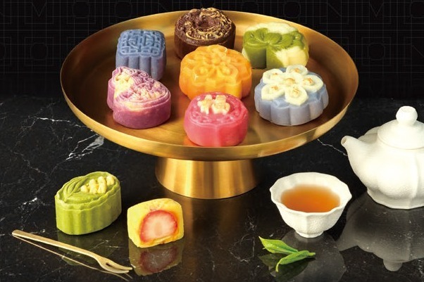 もちもち食感スイーツ｜生月餅専門店「フォーチュン ムーンケーキ」大阪に限定出店、“ブルーの生チョコ入り”などカラフルな月餅