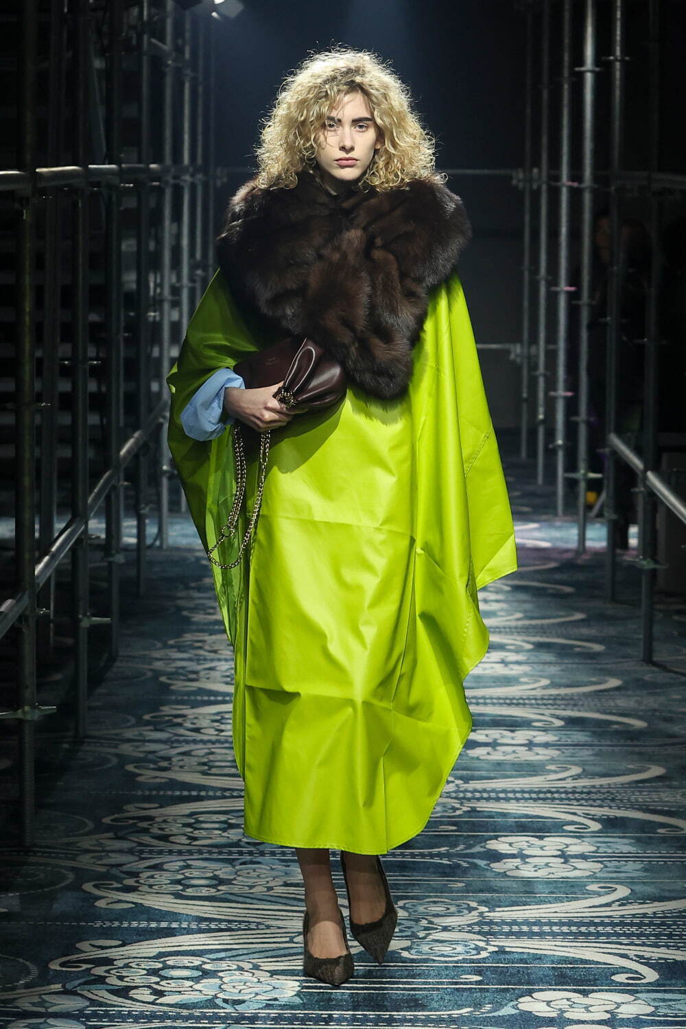 プラダ 2025-26年秋冬｜ ポンチョ