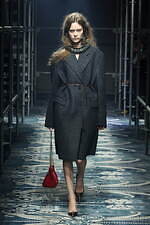 プラダ(PRADA) 女性らしさ｜写真22