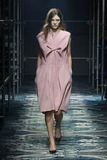 プラダ(PRADA) 女性らしさ｜写真16