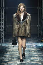 プラダ(PRADA) 女性らしさ｜写真32