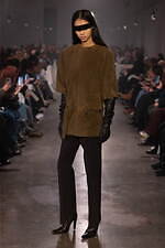 エムエム6 メゾン マルジェラ2025年秋冬コレクション - 身体イメージの可塑性を引き出す｜写真5