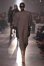 エムエム6 メゾン マルジェラ2025年秋冬コレクション - 身体イメージの可塑性を引き出す｜写真6