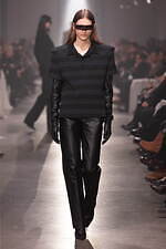 エムエム6 メゾン マルジェラ2025年秋冬コレクション - 身体イメージの可塑性を引き出す｜写真8