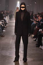 エムエム6 メゾン マルジェラ2025年秋冬コレクション - 身体イメージの可塑性を引き出す｜写真9