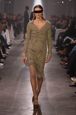 エムエム6 メゾン マルジェラ2025年秋冬コレクション - 身体イメージの可塑性を引き出す｜写真10