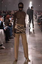 エムエム6 メゾン マルジェラ2025年秋冬コレクション - 身体イメージの可塑性を引き出す｜写真11