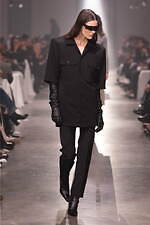 エムエム6 メゾン マルジェラ2025年秋冬コレクション - 身体イメージの可塑性を引き出す｜写真14