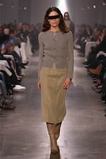 エムエム6 メゾン マルジェラ2025年秋冬コレクション - 身体イメージの可塑性を引き出す｜写真15