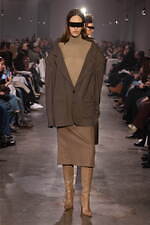 エムエム6 メゾン マルジェラ2025年秋冬コレクション - 身体イメージの可塑性を引き出す｜写真16