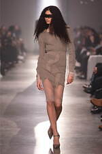 エムエム6 メゾン マルジェラ2025年秋冬コレクション - 身体イメージの可塑性を引き出す｜写真18