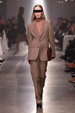 エムエム6 メゾン マルジェラ2025年秋冬コレクション - 身体イメージの可塑性を引き出す｜写真21