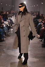 エムエム6 メゾン マルジェラ2025年秋冬コレクション - 身体イメージの可塑性を引き出す｜写真24