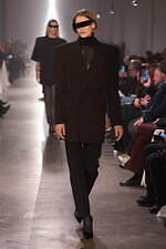 エムエム6 メゾン マルジェラ2025年秋冬コレクション - 身体イメージの可塑性を引き出す｜写真30