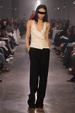 エムエム6 メゾン マルジェラ2025年秋冬コレクション - 身体イメージの可塑性を引き出す｜写真38