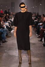 エムエム6 メゾン マルジェラ2025年秋冬コレクション - 身体イメージの可塑性を引き出す｜写真46