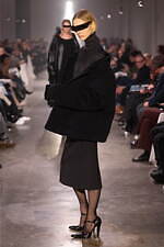 エムエム6 メゾン マルジェラ2025年秋冬コレクション - 身体イメージの可塑性を引き出す｜写真49