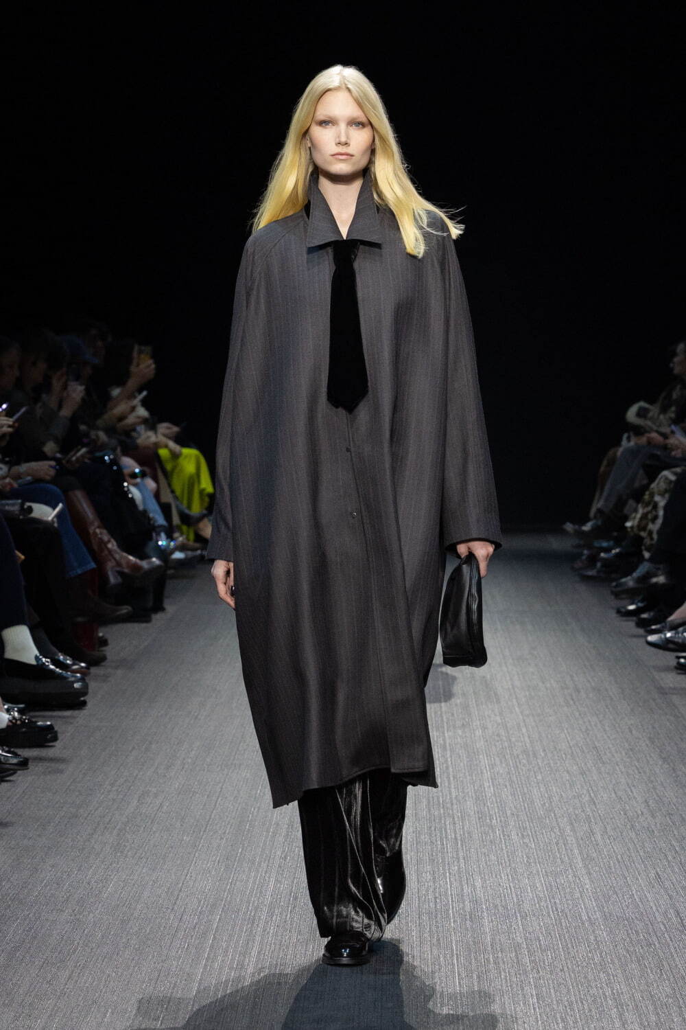 クリスマスファッション 写真69/95｜エンポリオ 2025-26年 ARMANI) アルマーニ(EMPORIO 靴