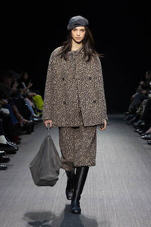 エンポリオ アルマーニ(EMPORIO ARMANI) 2025-26年秋冬ウィメンズコレクション  - 写真11