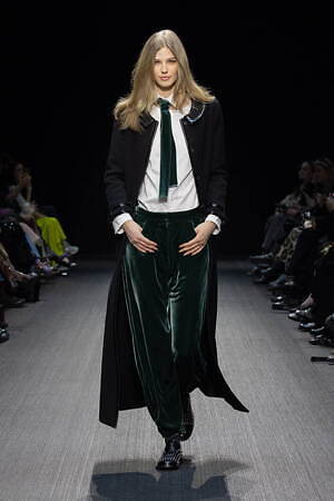 エンポリオ アルマーニ(EMPORIO ARMANI) 2025-26年秋冬ウィメンズコレクション  - 写真54