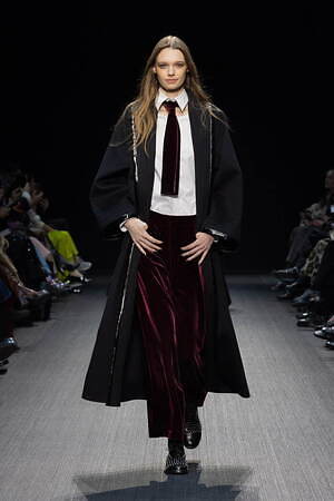 エンポリオ アルマーニ(EMPORIO ARMANI) 2025-26年秋冬ウィメンズコレクション  - 写真56