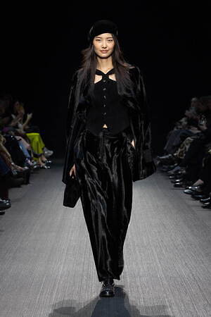 エンポリオ アルマーニ(EMPORIO ARMANI) 2025-26年秋冬ウィメンズコレクション  - 写真70