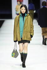 アンテプリマ 25-26年秋冬コレクション - 懐かしくも新しい服、現代美術家の加藤泉とタッグ｜写真11