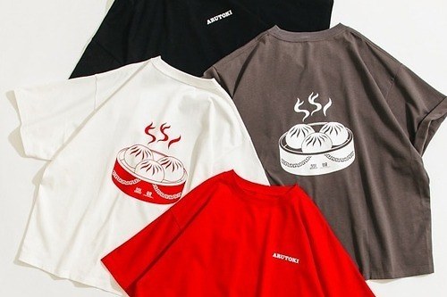 「551 蓬莱」コラボウェア、“豚まんプリント”のスウェット＆Tシャツをアーバンリサーチ限定で