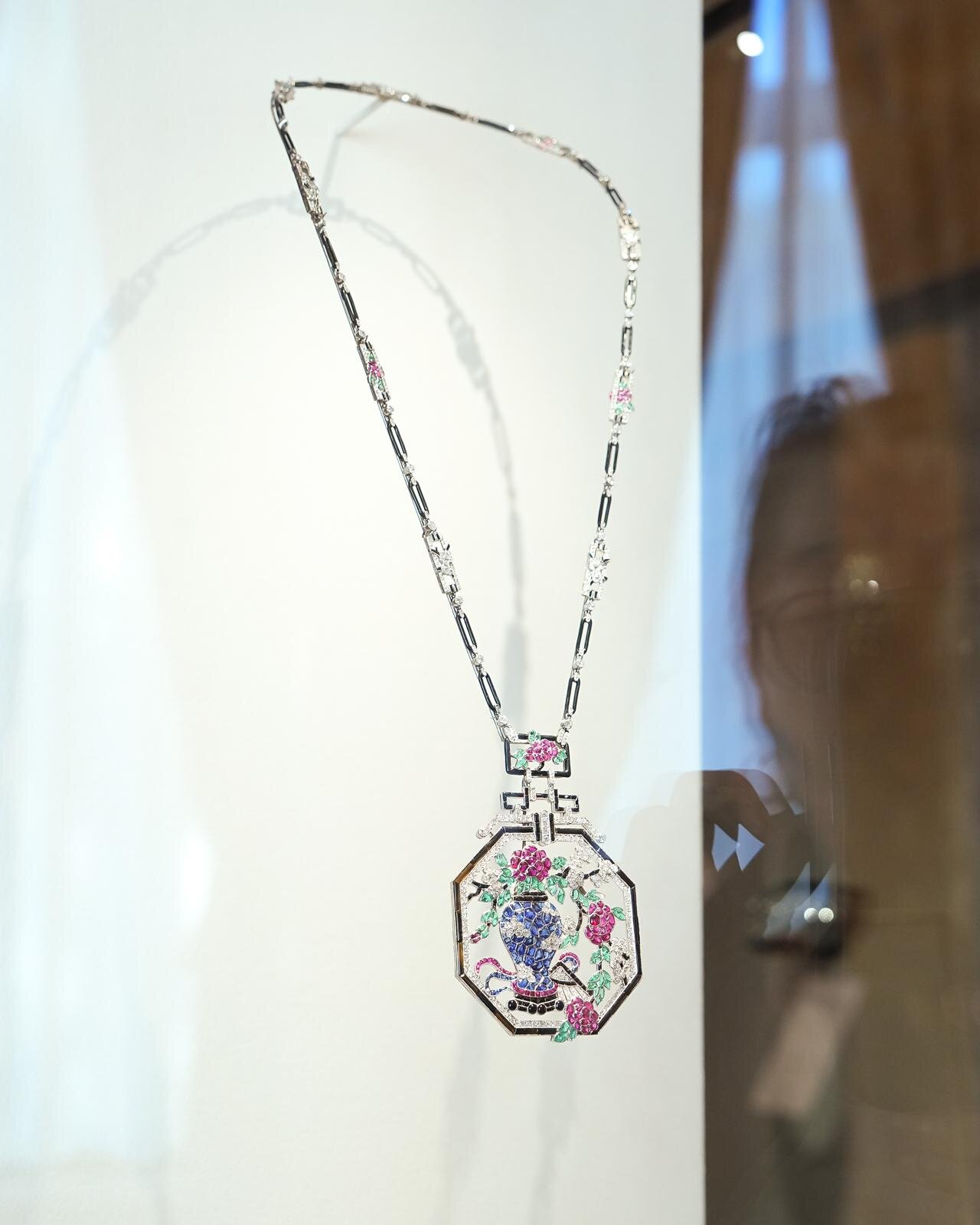 展示風景より、《ロングネックレス》 1924年 ヴァン クリーフ＆アーペル コレクション