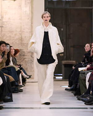 マメ クロゴウチ(Mame Kurogouchi) 2025-26年秋冬ウィメンズコレクション  - 写真17