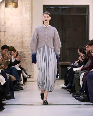 マメ クロゴウチ(Mame Kurogouchi) 2025-26年秋冬ウィメンズコレクション  - 写真24